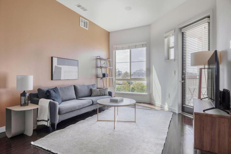Цены на Play Vista 2br w grills pool nr restaurants LAX-1067 в Лос-Анджелесе