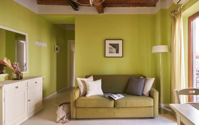 Цены на 1BR Apt with Balcony in Via Panicale by Sea N Rent в Флоренции