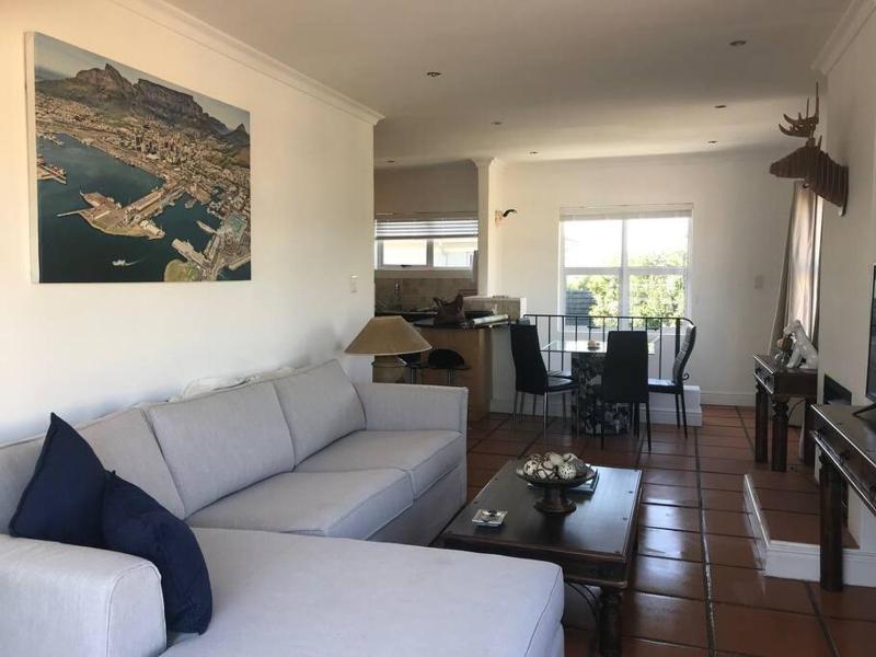 Golf Estate apartment close to the Beach — забронировать отель в Кейптауне