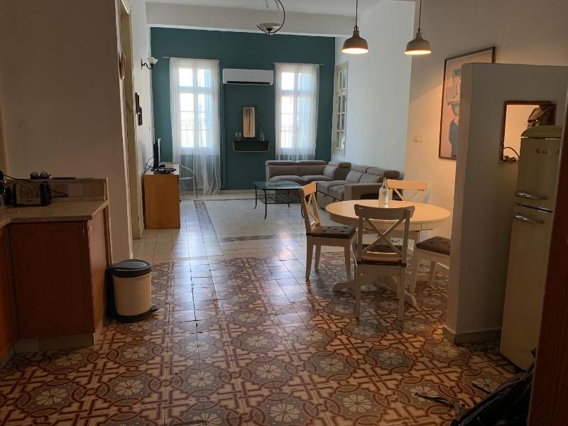 Цены на An authentic old Jaffa apartment в Тель-Авиве