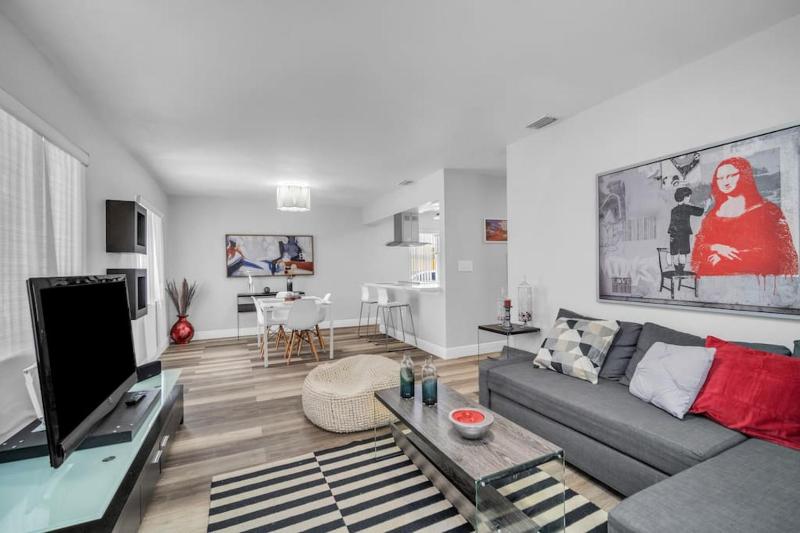 Miami's Hidden Gem 2 Bedroom House — отель с удобным расположением в Майами