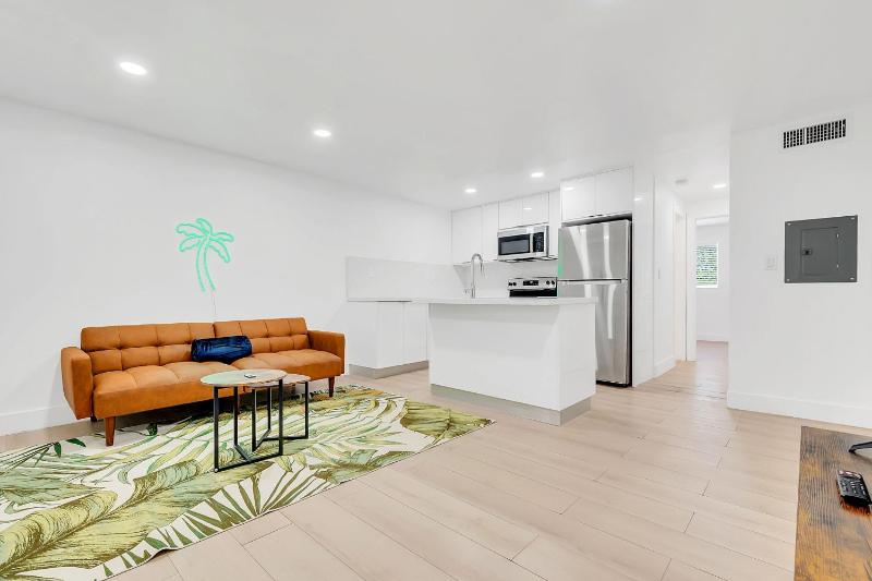 BRAND NEW TROPICANA Apartment #2 — отель в Майами, Соединенные Штаты Америки