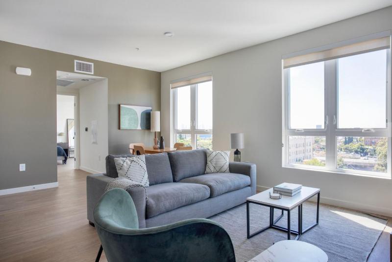Hollywood 2br w sundeck pool nr hiking trails LAX-1113 — комфортный отель в Лос-Анджелесе