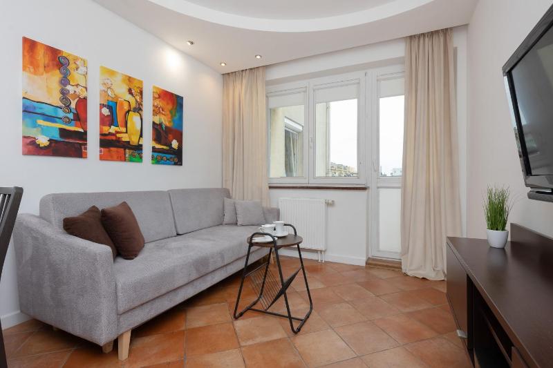 Цены на Cozy Apartment with Parking in Warsaw Ursus by Renters в Варшаве