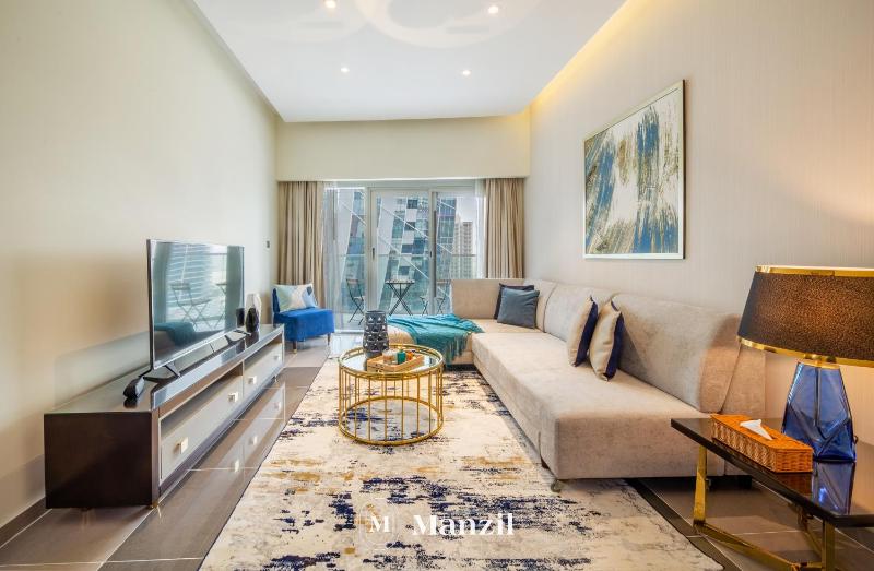 Manzil - Designer 1 BR Apt near Burj & Dubai Mall — отель с удобствами в Дубае