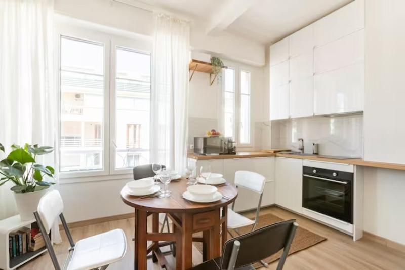 "Promenade Retreat 1BR gem 50m to the beach" — комфортный отель в Николь