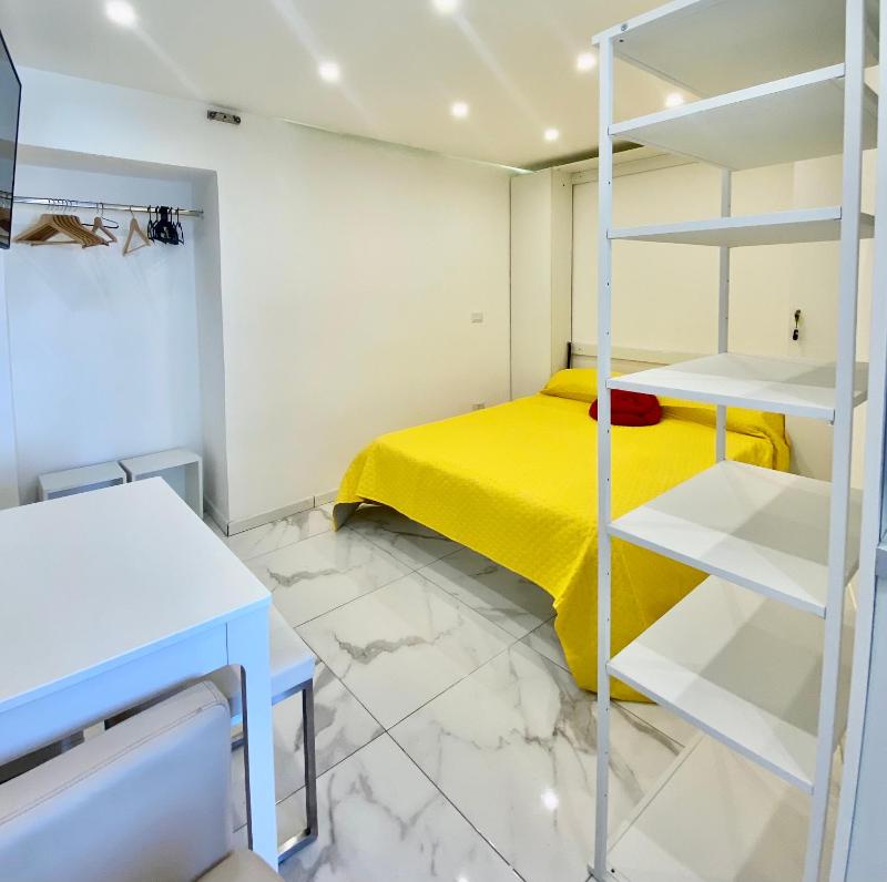 Imbonati Apartment near to yellow subway line — забронировать отель в Милане