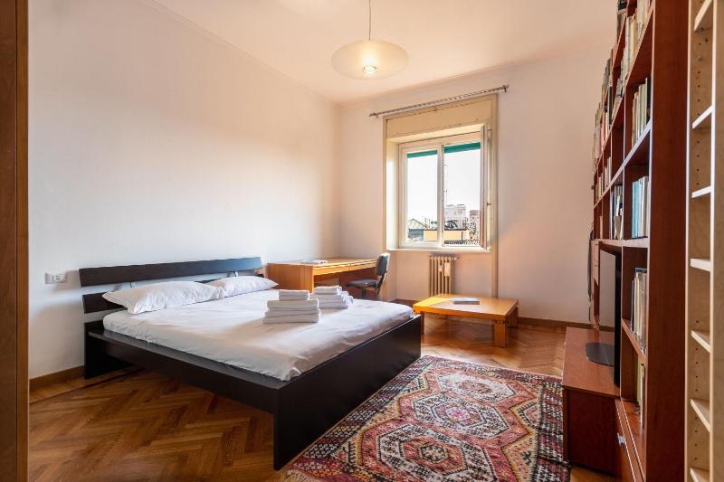Garibaldi Two Bedrooms — отель с удобным расположением в Милане