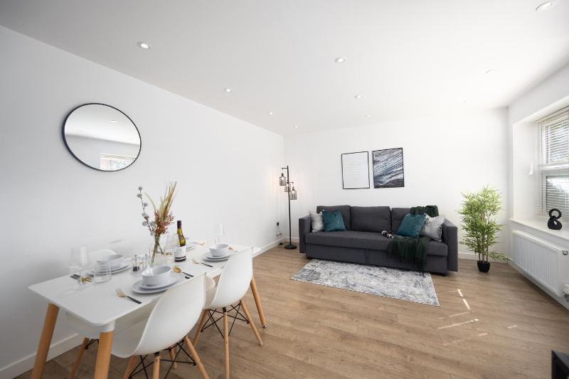 Contemporary 2-Bedroom Apartment — забронировать отель в Лондоне