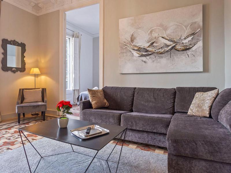 Luxurious apartment for 9 people recently renovated in the center of Barcelona — отель с удобствами в Барселоне