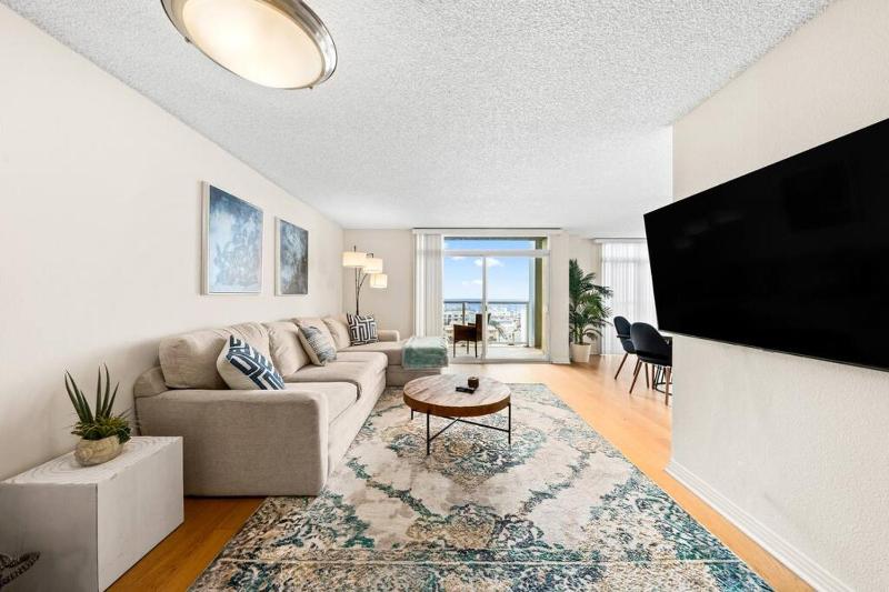 Marina view 3BR Condo Your Serene Cloud Getaway — отель с удобным расположением в Лос-Анджелесе
