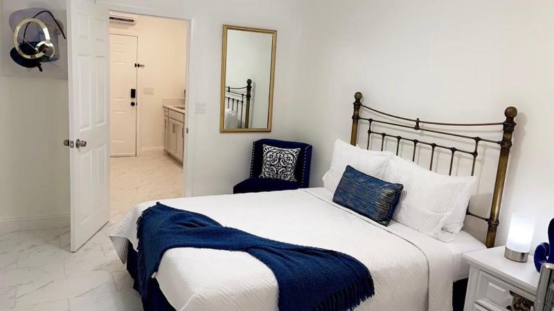 Цены на Guest House , 5 min away from LAS Airport. в Лас Вегасе