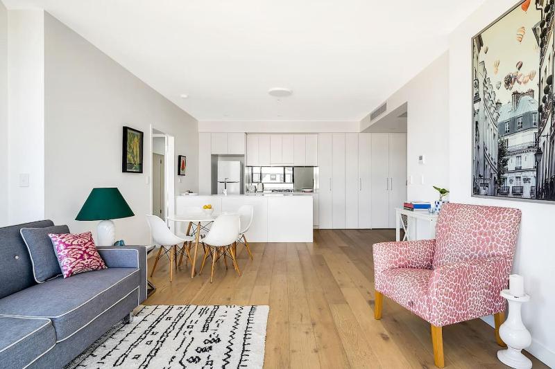 Bright Rockdale Escape near Bayside Beaches — забронировать отель в Сиднее