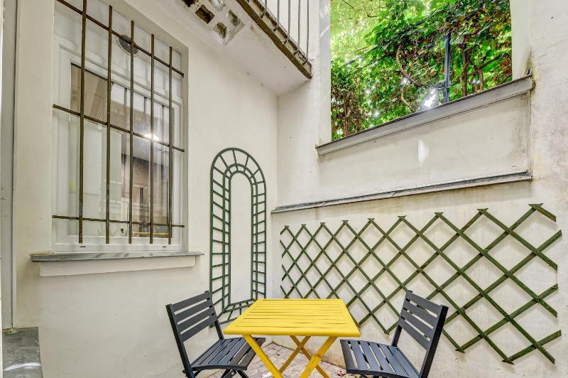 Appartement calme au coeur de Vavin avec parking — отель с удобствами в Париже