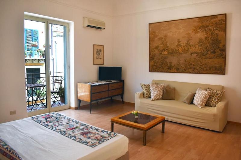 Appartamento nel centro storico di Palermo - Via Meli's House — отель с удобным расположением в Палермо