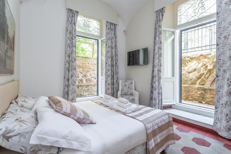 3-BDR Apartment Prati Urban Charm — отель с удобным расположением в Риме