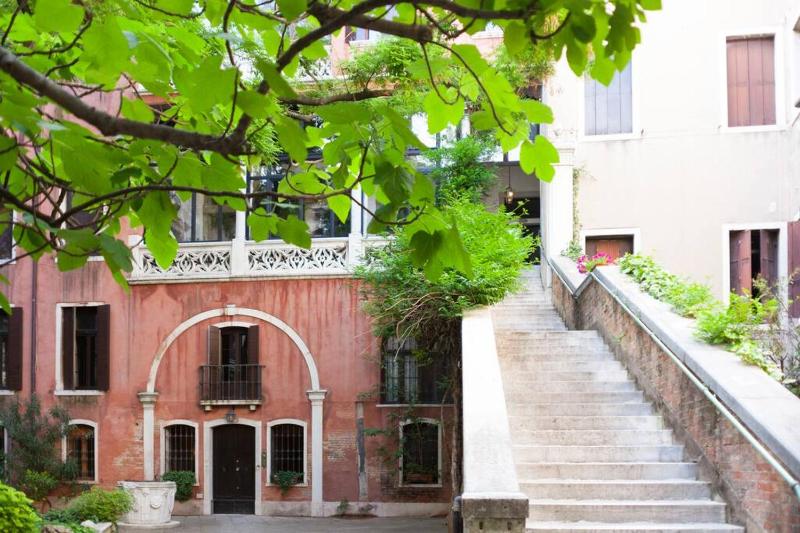 Palazzo Alvera Grand Canal — отель с удобствами в Венеции
