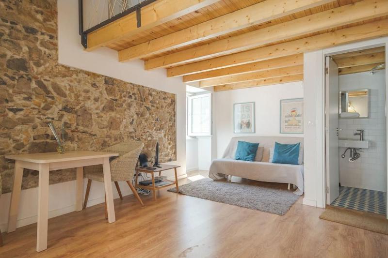 Classic Lisbon Homes: Bright & Central in Belem — комфортный отель в Лиссабоне