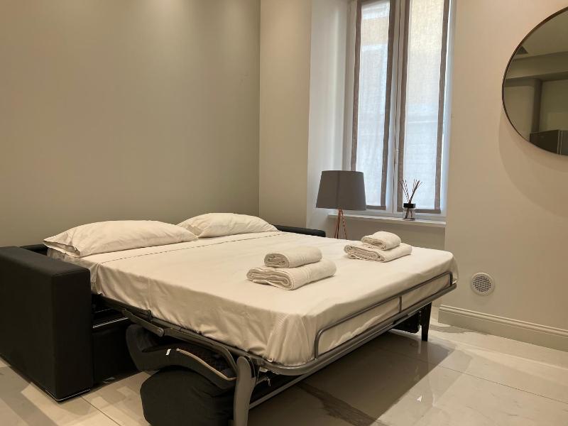 APT Milano-Moscova con terrazzo condiviso — забронировать отель в Милане