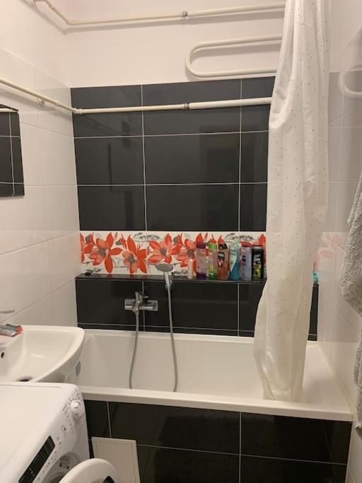 Fantastic Apartments - NS3 Room - 4 — комфортный отель в Варшаве