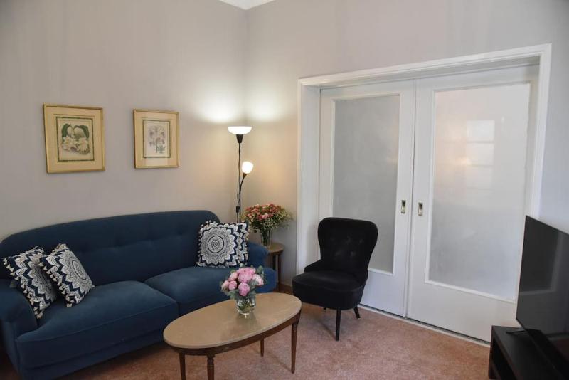 Beautiful, Private Home Close to Athens Center — комфортный отель в Афины