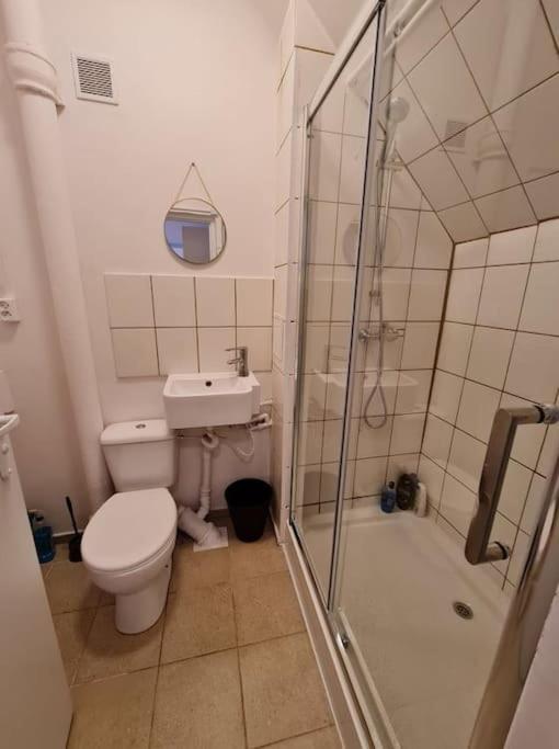 Fantastic Apartments - NS13 Room - 3 — отель с удобным расположением в Варшаве