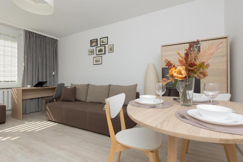 Heart of Warsaw Apartment Zielna by Renters — комфортный отель в Варшаве
