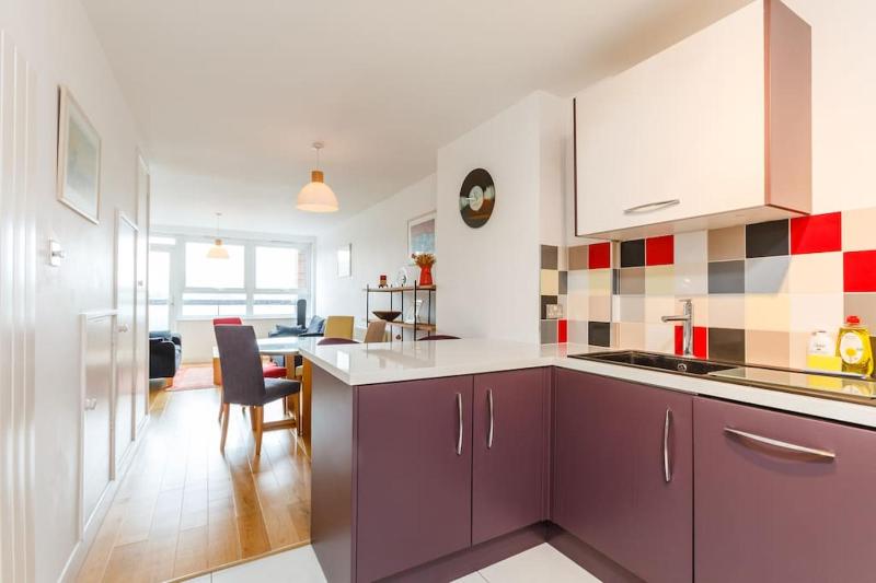 Colourful & Bright 2 Double Bedroom Flat Islington — отель с удобным расположением в Лондоне