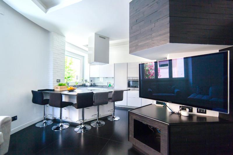 Luxury Modern flat near Vatican with Self Check in and Free Street Parking — отель с удобным расположением в Риме