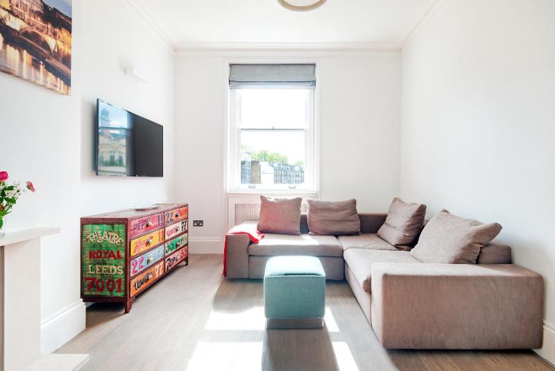 Stunning one bedroom in top location — забронировать отель в Лондоне