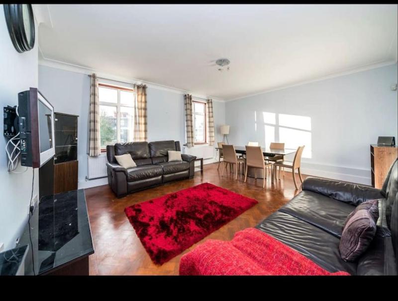 Immaculate spacious 3 bedrooms flat Wembley Park — забронировать отель в Лондоне