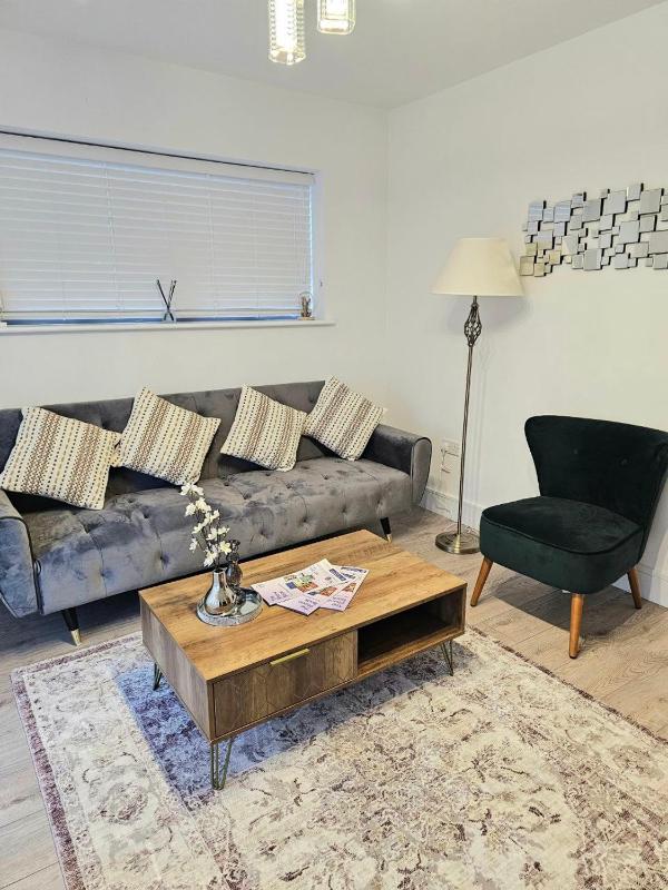 C2, Spacious 2 bedroom flat in Wembley — отель с удобствами в Лондоне