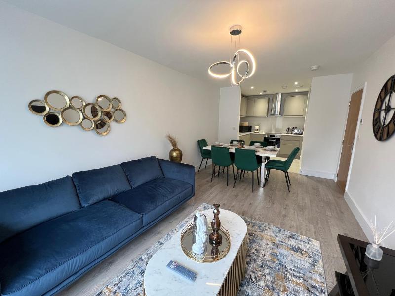 C5, Spacious 3 bedroom flat in Wembley — отель с удобным расположением в Лондоне