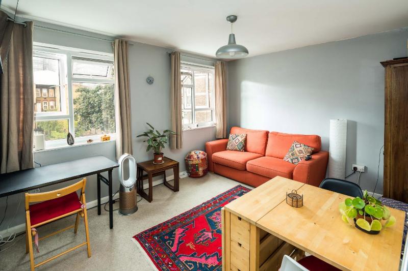 2BD Stylish Home w/t Grand Piano Central London — отель с удобным расположением в Лондоне