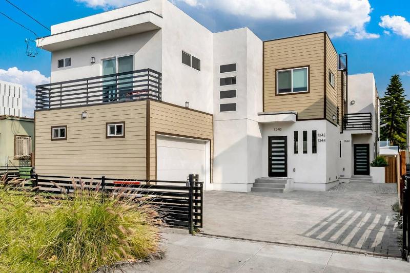 Цены на Hollywood 3BR home near metro в Лос-Анджелесе