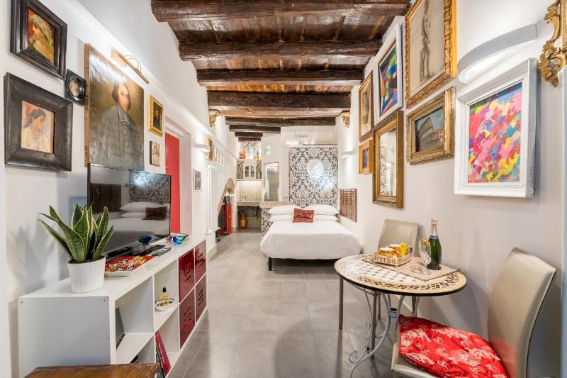Цены на Intimo ed Eclettico Studio a Trastevere в Риме