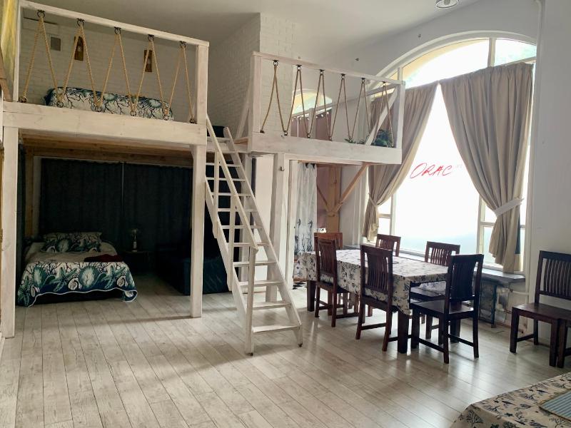 Amazing Art Loft / City Centrum/ Free Parking — отель с удобным расположением в Варшаве