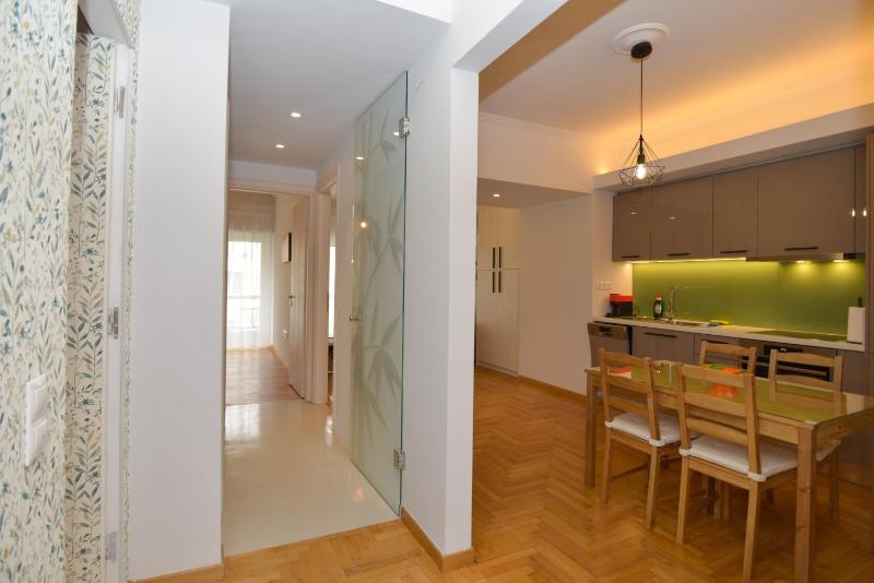 Acropolis area 2 bedroom 2 min from metro Syngrou — забронировать отель в Афины