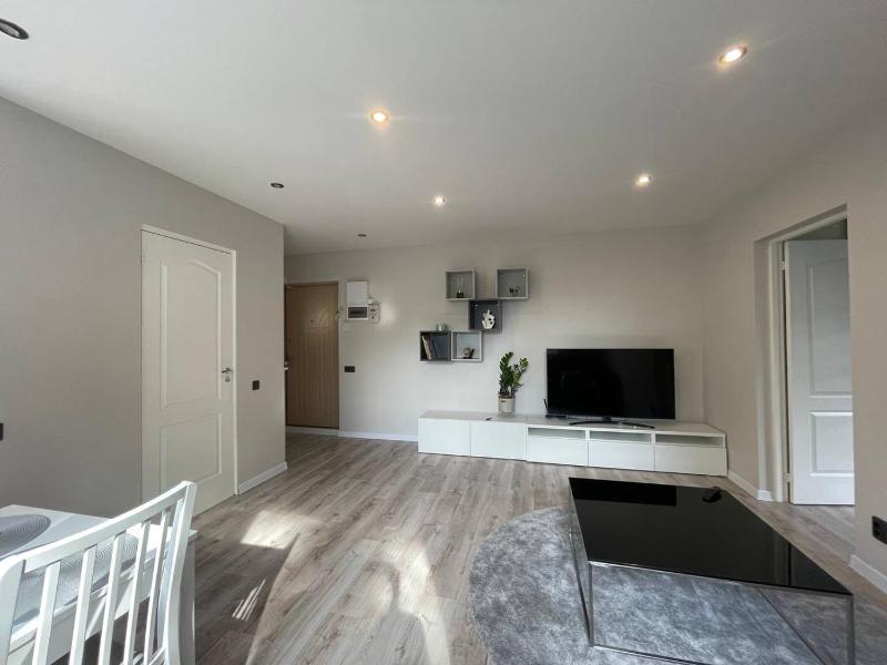 Expansive One Bedroom Gem in a Peaceful Locale — комфортный отель в риге