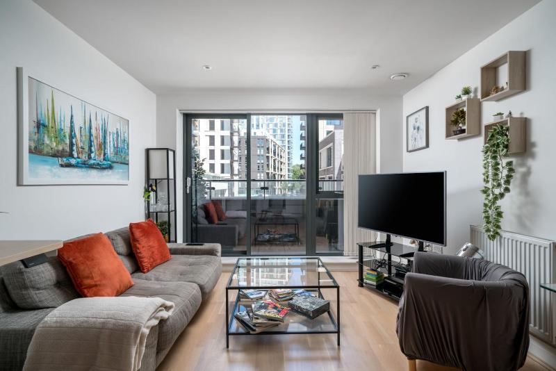 Wandsworth Deluxe Two-Bedroom Apartment — отель с удобствами в Лондоне