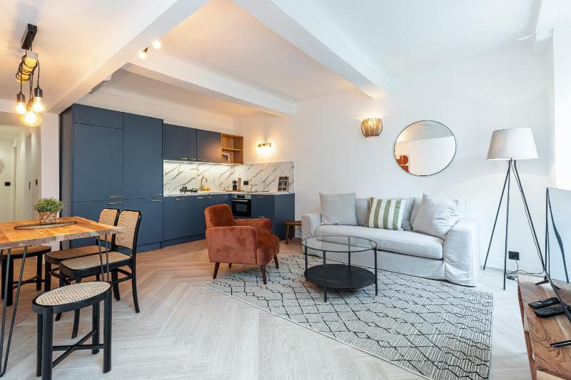 Цены на Ultra Central 2 Bdr AC & Parking в Николь