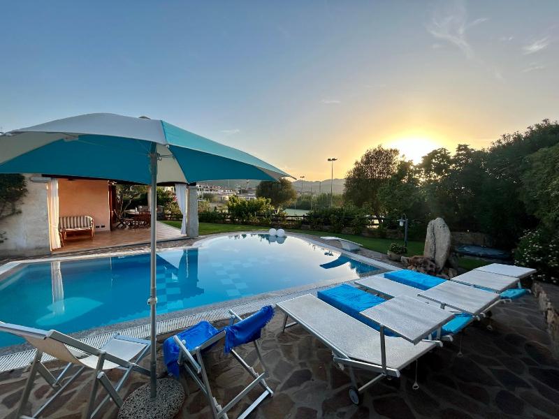 Villa Luca a Budoni - Splendida villa con piscina e giardino