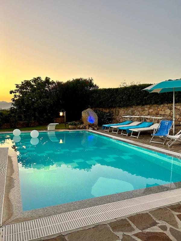 Villa Luca a Budoni - Splendida villa con piscina e giardino