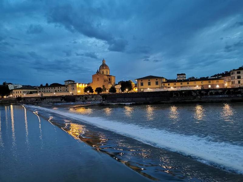 New Residence on Lungarno Soderini near Ponte Vecchio — отель в Флоренции, Италия
