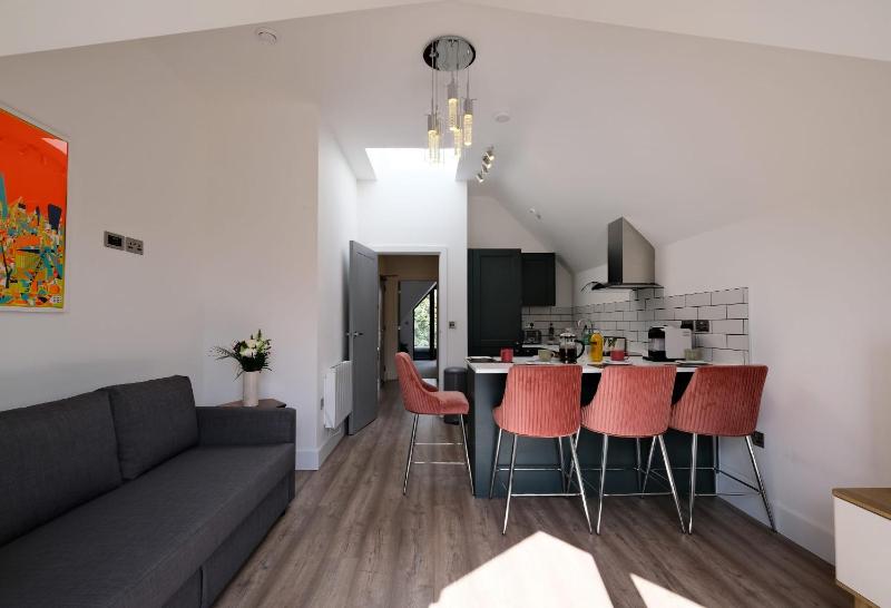 Beautiful One Bedroom Penthouse — отель с удобным расположением в Лондоне