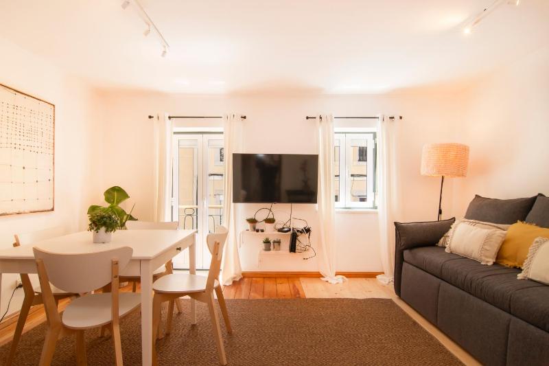 Charming & Peaceful Family Flat — отель в Лиссабоне, Португалия