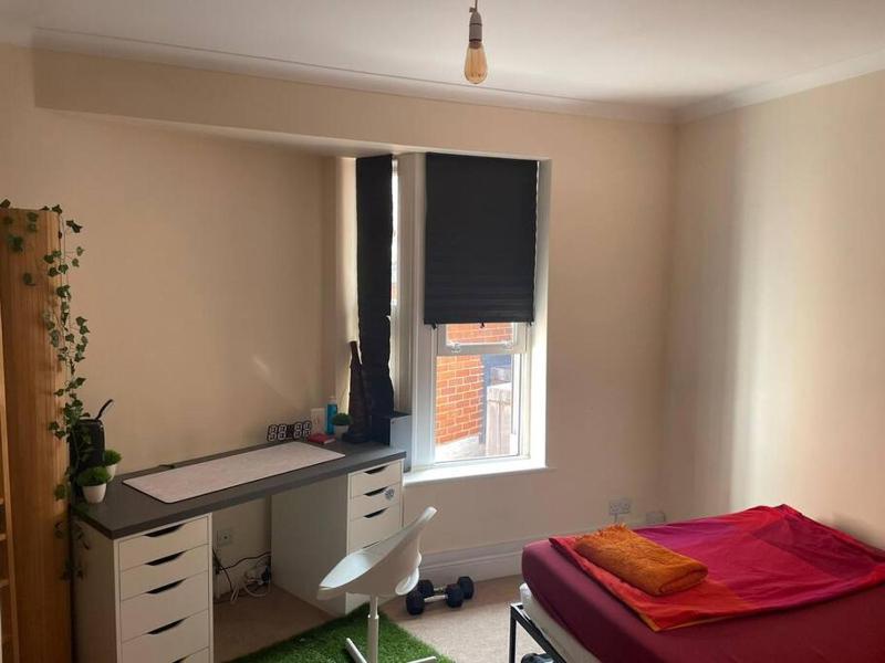 Contemporary loft in the heart of Putney — забронировать отель в Лондоне