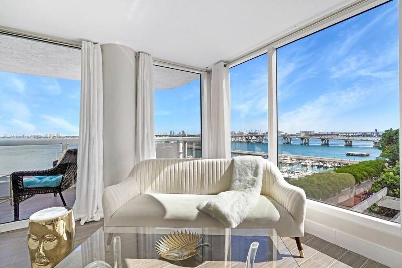 The Palms! Direct water view corner condo — отель с удобствами в Майами
