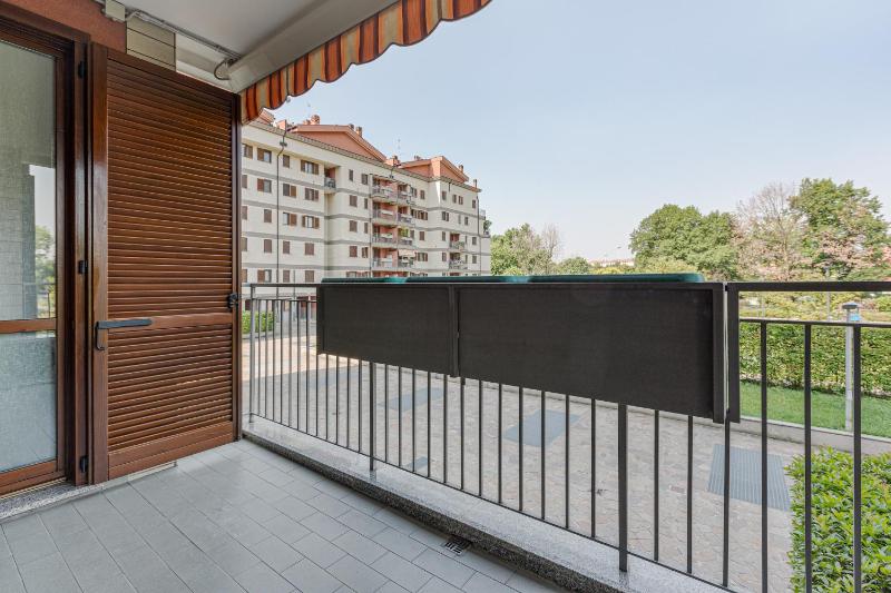 Цены на Apartment with Balcony nearby M3 Subway Yellow Line в Милане