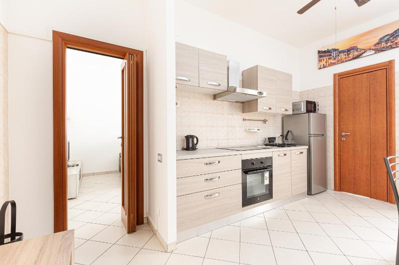 Ripamonti Budget Apartment with small Balcony — забронировать отель в Милане